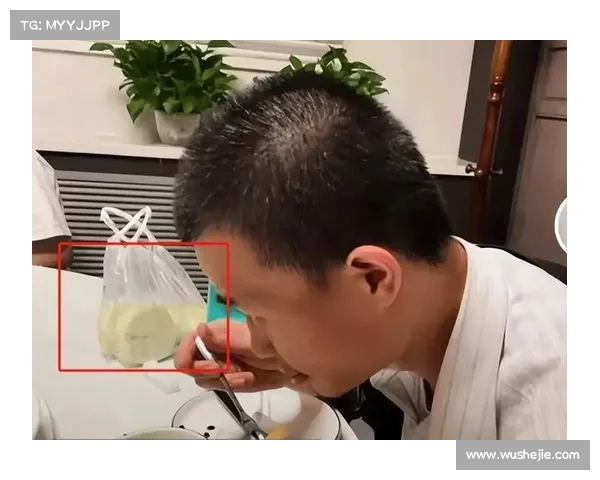 韦东奕堂姐请吃饭,韦神依然携带三个馒头引发热议,疑似首次公开对象关系 韦东奕堂姐请吃饭,韦神依然携带三个馒头引发热议,疑似首次公开对象关系